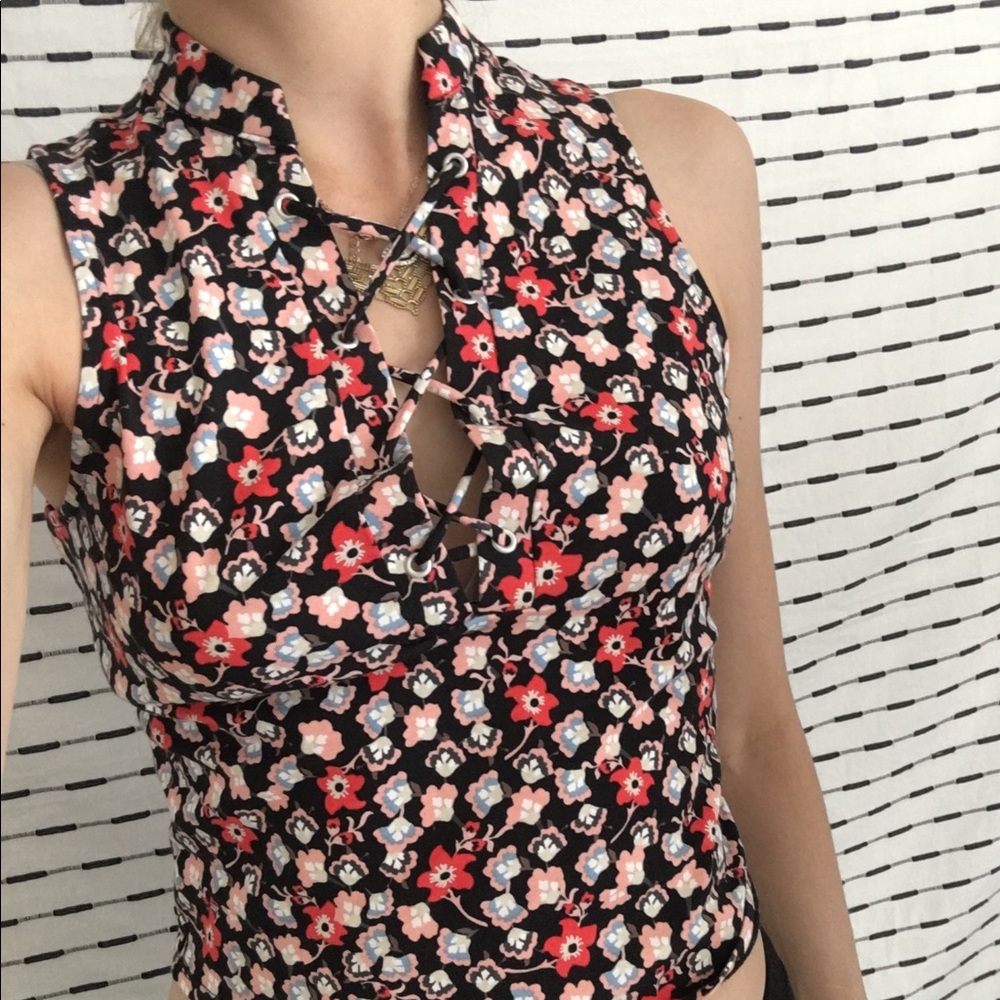 Guess lace up crop top - Picture 3 of 5
